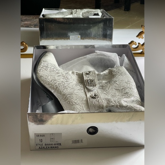 AZALEA WANG Bavani Rhinestone Silver and White Western Boot New in Box Sz 10 - Picture 5 of 12